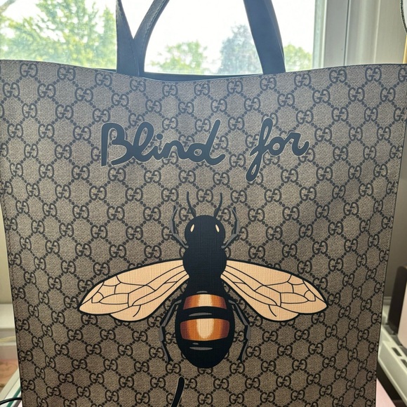 【グッチ】BlindforLove Bee iPhone7/8/SEケース BG グッチ】BlindforLove Bee iPhone7/8/SEケース BG グッチ